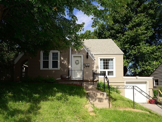 Building Photo - 2108 S 46th St