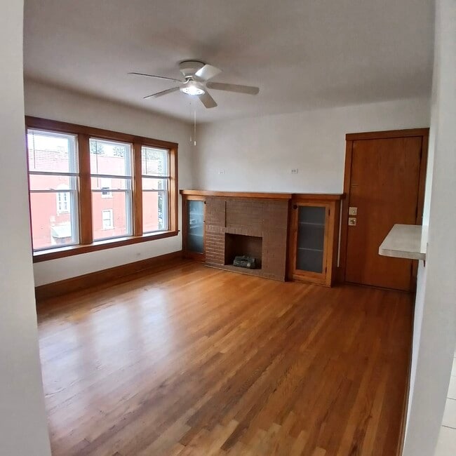 Foto del edificio - 5041 W Dickens Ave
