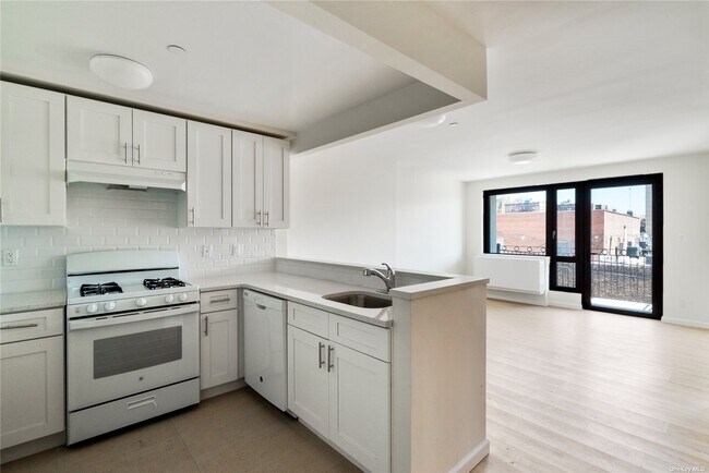 Foto del edificio - 87-65-87171 171st St