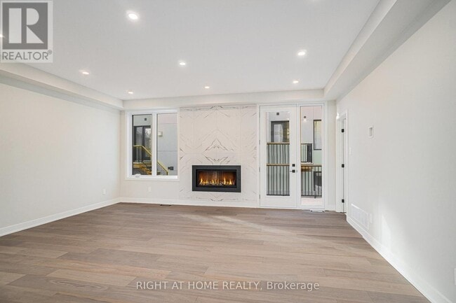 Building Photo - 574 Brunel St