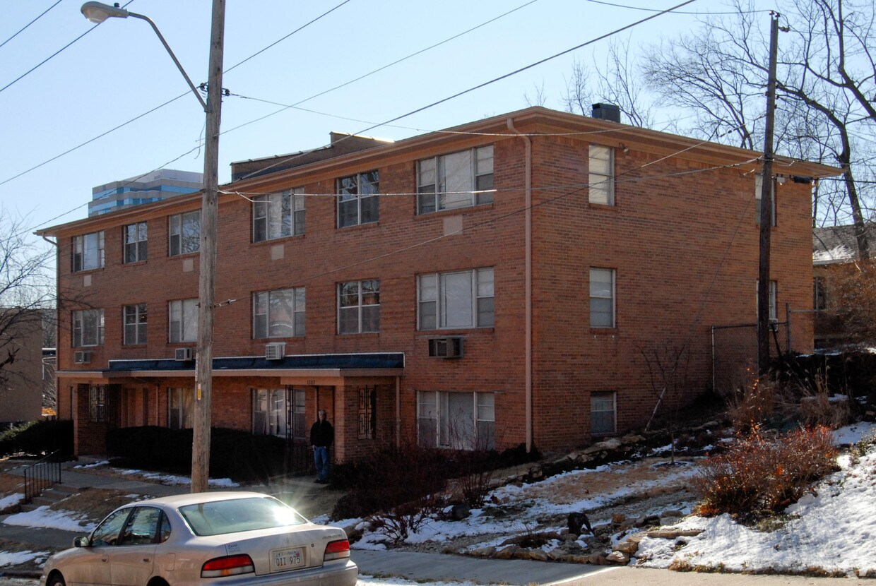 Building Photo - Holly Plaza West