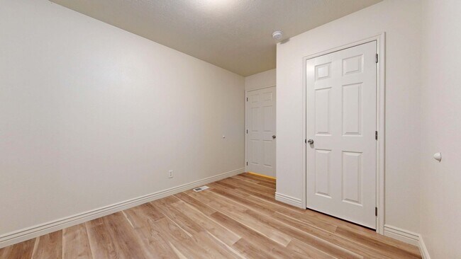 Building Photo - 293 E Cobblecreek Dr