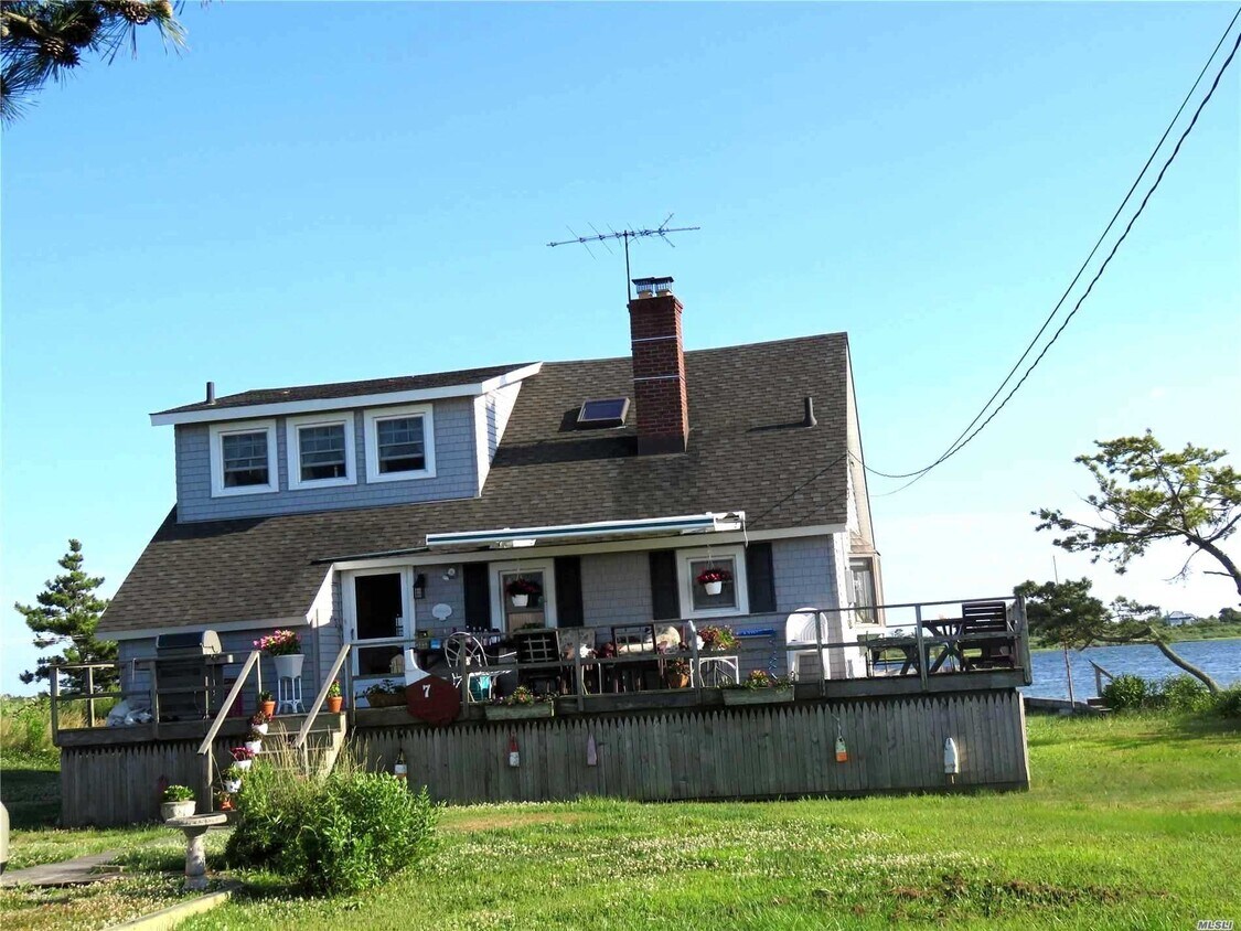 Primary Photo - 140 Little E Neck Rd