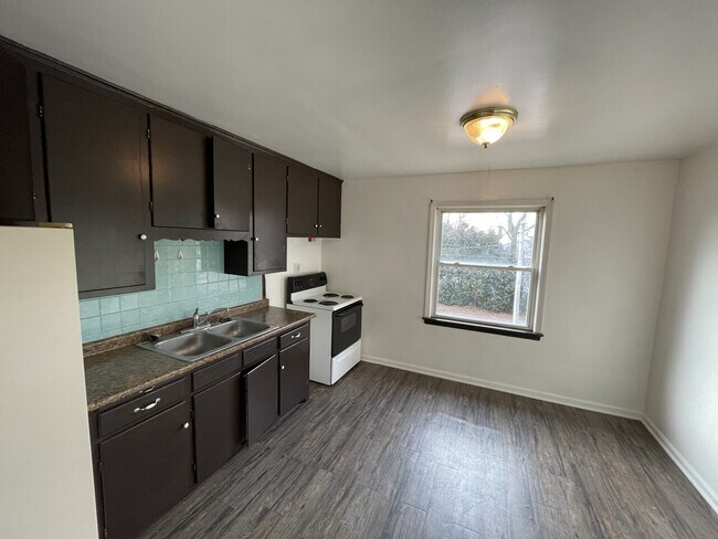 Foto del edificio - 13725 Lakewood Hts Blvd