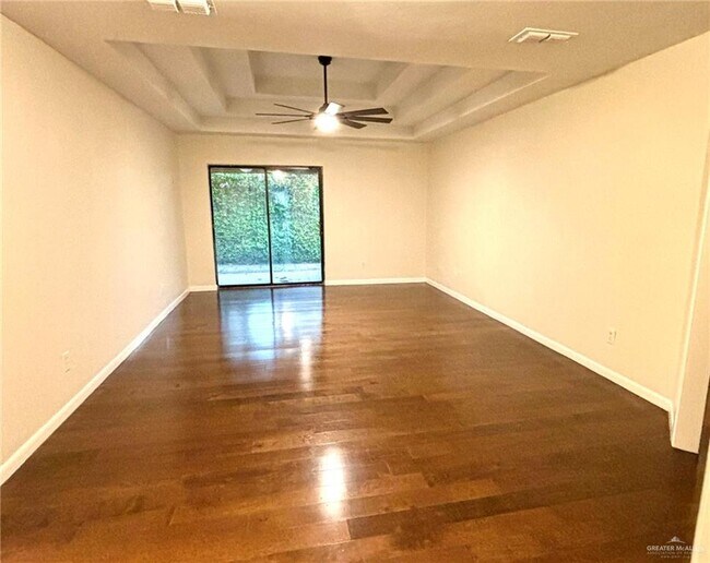 Foto del edificio - 705 Lago Ct