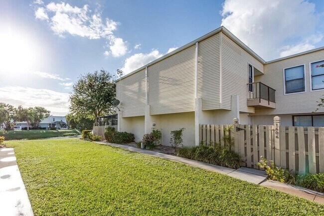 Building Photo - 1608 Shaker Cir