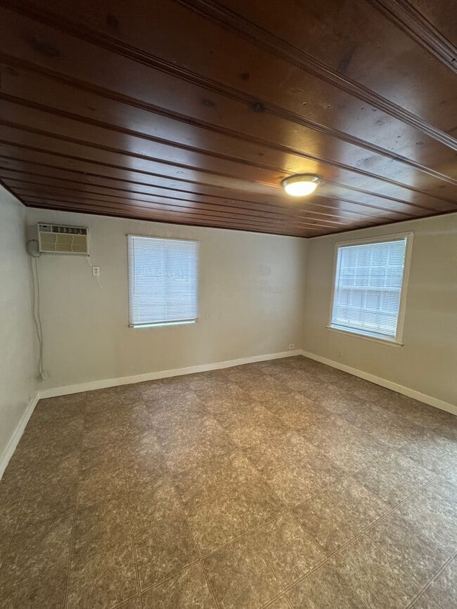 Foto del edificio - 2032 Acorn Ln