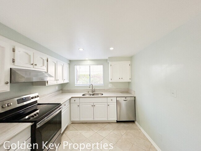 Foto del edificio - Welcome to this charming 2-bedroom, 2-bathroom downstairs end unit in Alta Mira in Carlsbad!!