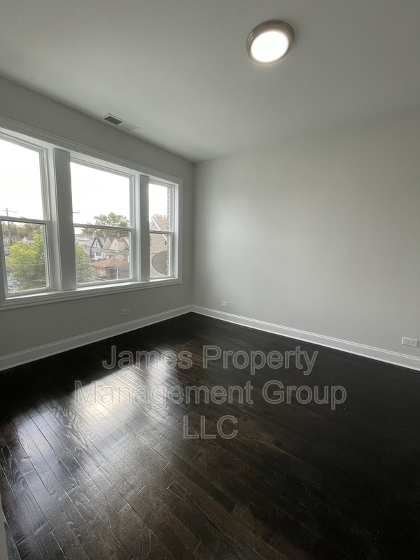 Building Photo - 3607 W Le Moyne St