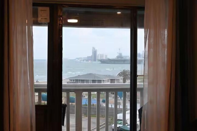 Foto del edificio - 3938 Surfside Blvd