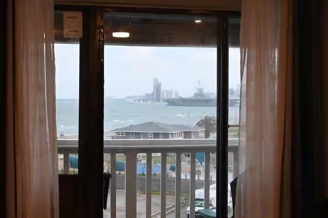 Building Photo - 3938 Surfside Blvd