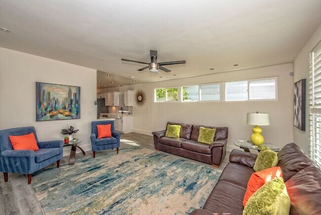 Foto del edificio - Beautiful Bungalow Home with Heated Pool on Golf Course