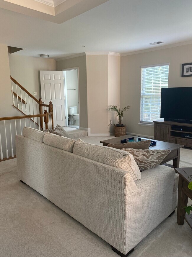 Foto del edificio - 1615B Hunting Creek Dr