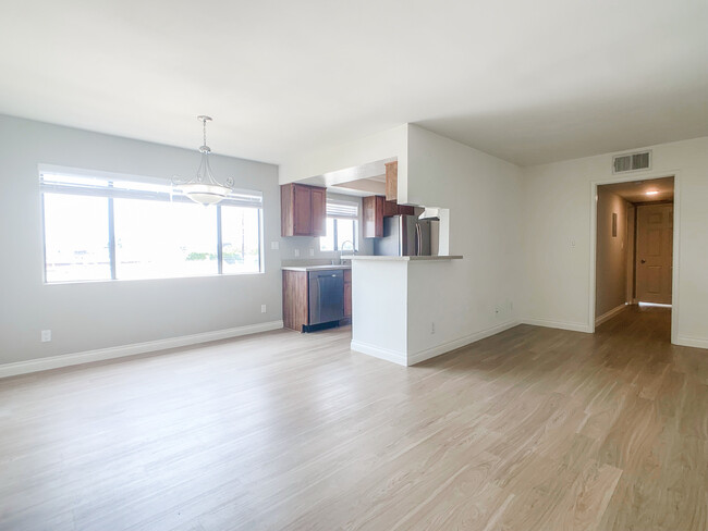 Building Photo - 12627 Matteson Ave