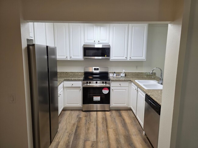 Foto del edificio - Newly renovated with new appliances 3 bedr...