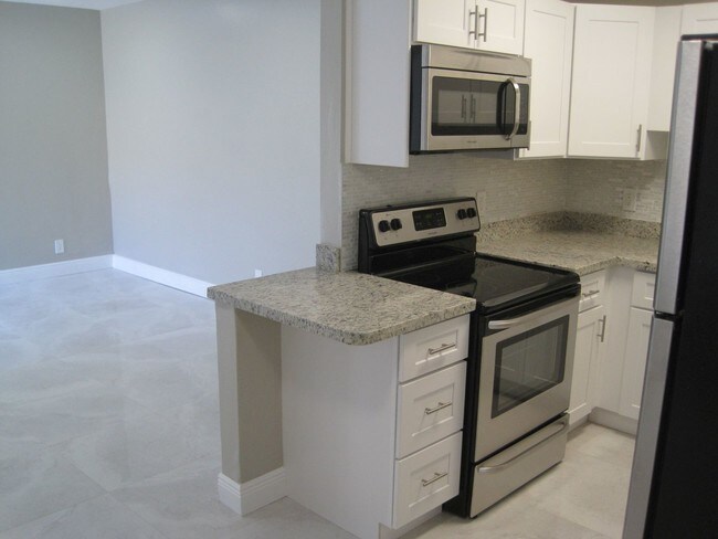 Foto del edificio - 1086 NE 33rd St