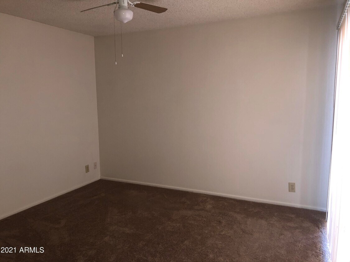 Foto del edificio - 6750 E Dallas St