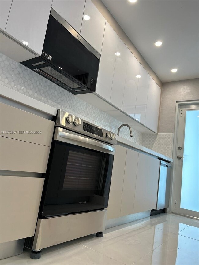 Foto del edificio - 2430 NE 135th St