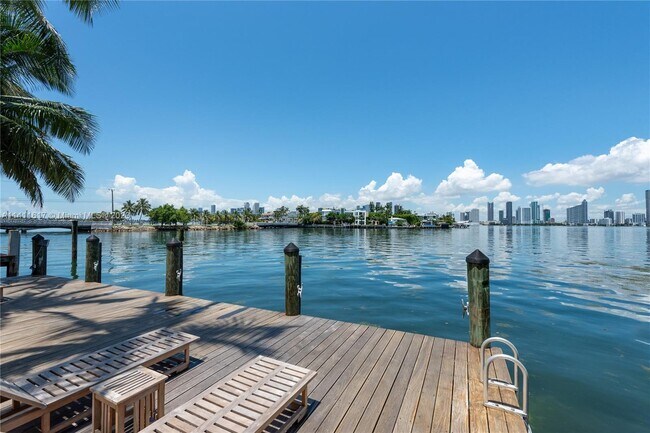 Building Photo - 302 W San Marino Dr