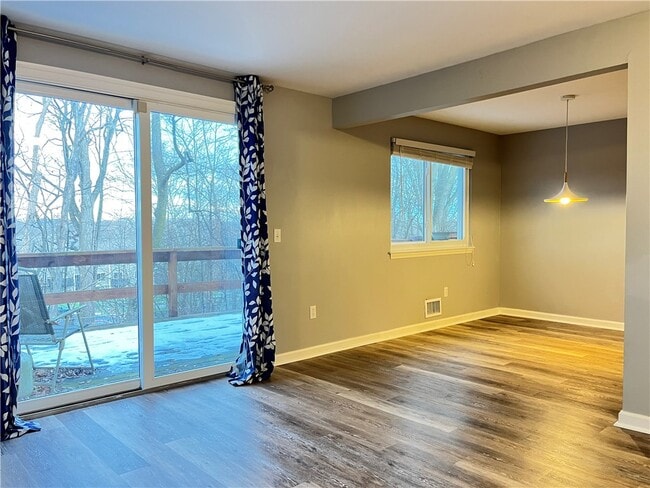 Building Photo - 6 Bucklebury Hill