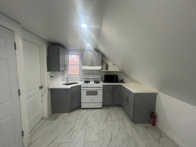 Foto del edificio - 381 Shelton Ave