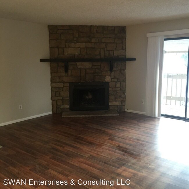 Building Photo - 3 br, 2 bath House - 18021 E. Kentucky #203