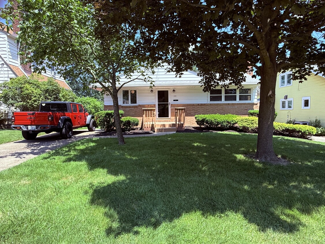 Foto principal - 125 W Homestead St