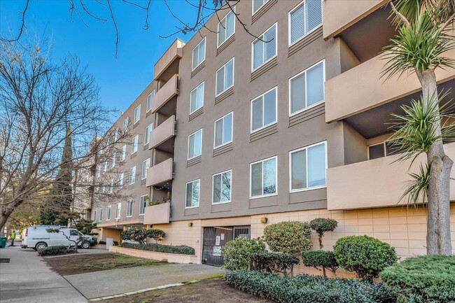 Building Photo - 177 N El Camino Real