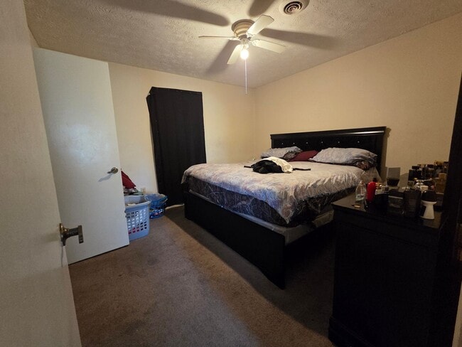 Building Photo - Spacious 2 bedroom 2 bath apartment