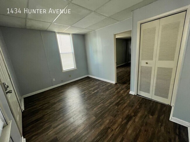 Foto del edificio - 1434 Hunter Ave