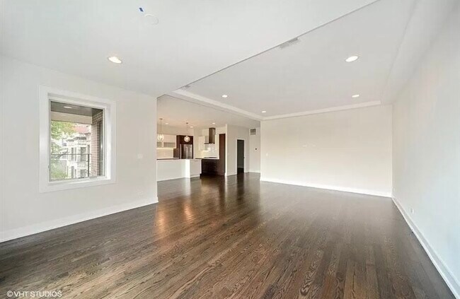Foto del edificio - 2432 W Chicago Ave