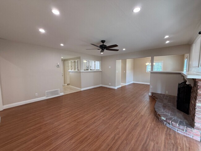 Foto del edificio - 2777 N Galley St