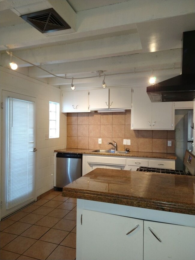 Building Photo - 44850 Cabrillo Avenue