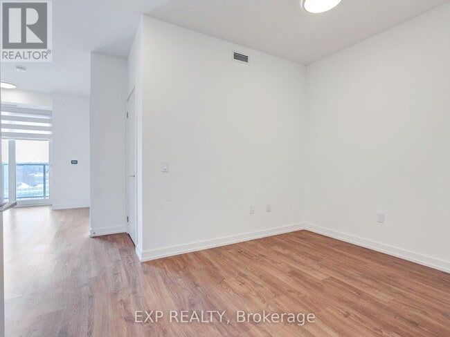 Building Photo - 15 Wellington St S