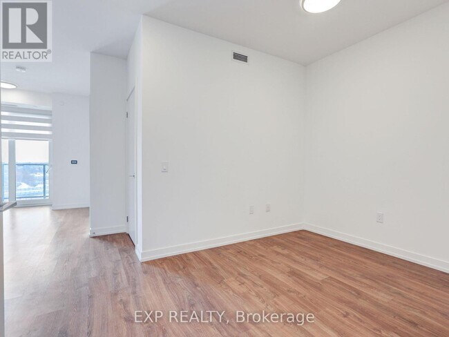 Photo du bâtiment - 15 Wellington St S