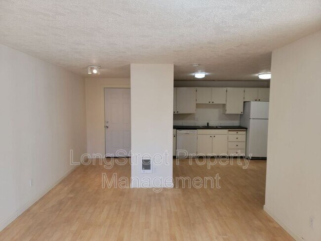 Building Photo - 627 3rd St