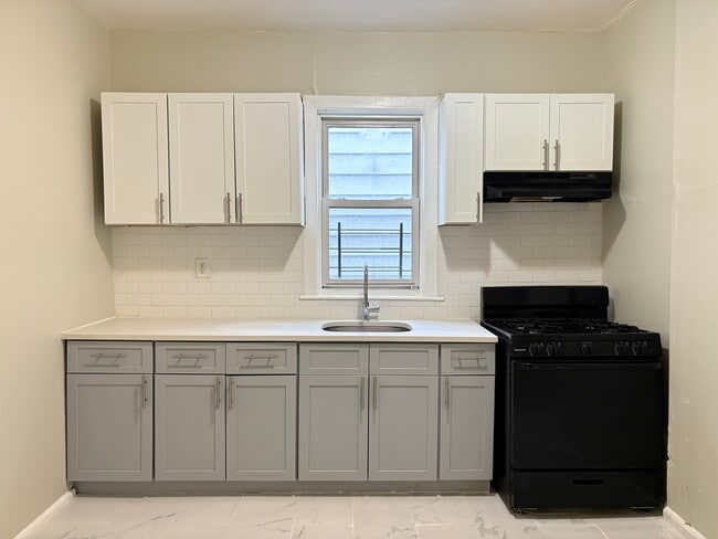 Building Photo - 92 N 15th St