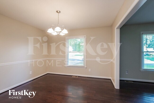 Building Photo - 1023 Lightwood Dr