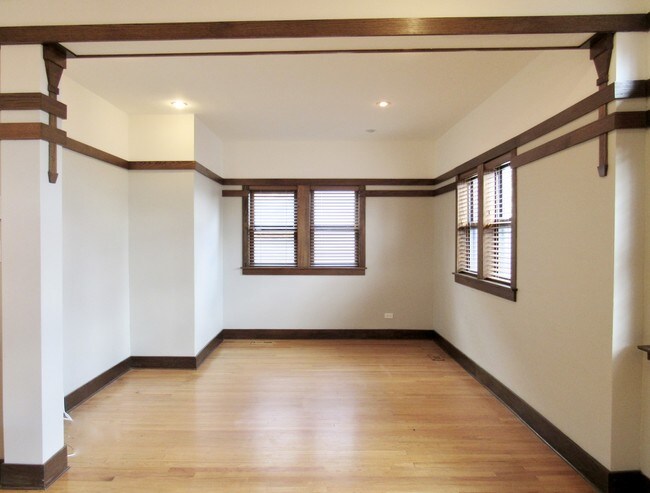 Building Photo - 1224 N Ridgeland Ave