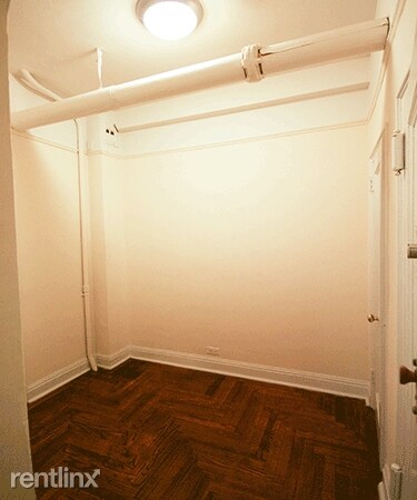 Building Photo - 3 br, 1 bath Apartment - 230 E 12th St