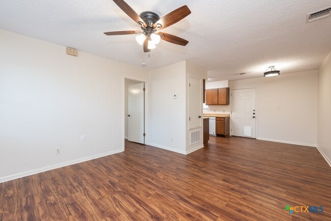 Building Photo - 319 E Bowie St