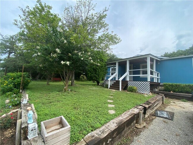 Foto del edificio - 21600 Lindeman Ln