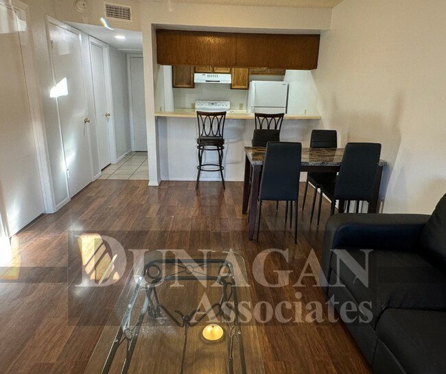 Foto del edificio - Partially Furnished - Upstairs - 2 Bedroom...