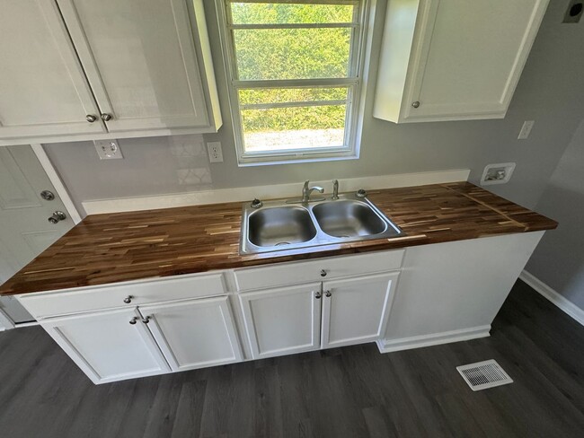 Foto del edificio - 2 Bedroom House in East Tarboro