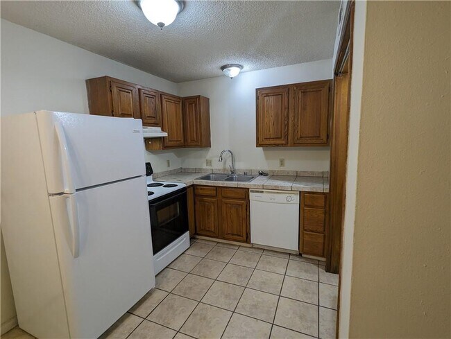 Building Photo - 685 N Betty Jo Dr