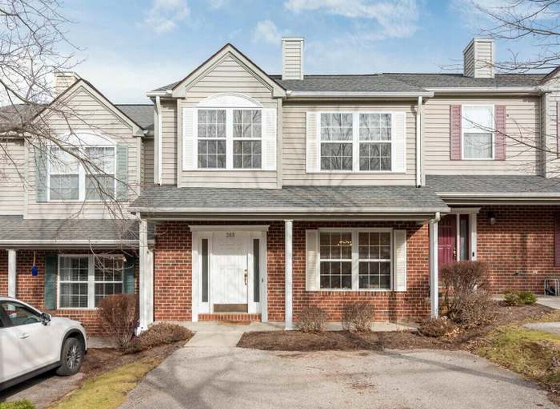 Foto principal - Spacious Townhome in Christiansburg, VA.