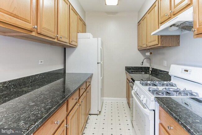 Building Photo - 2802 Devonshire Pl NW