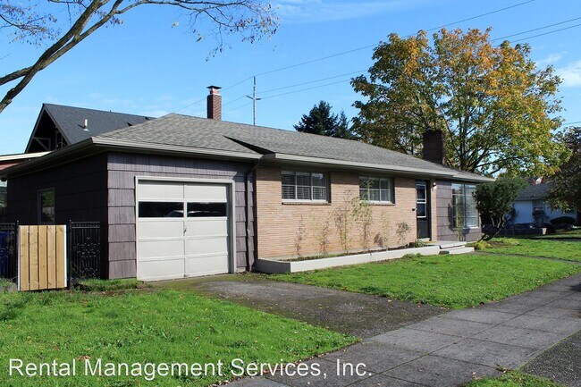 Foto del edificio - 3 br, 1 bath House - 3329 NE Webster St