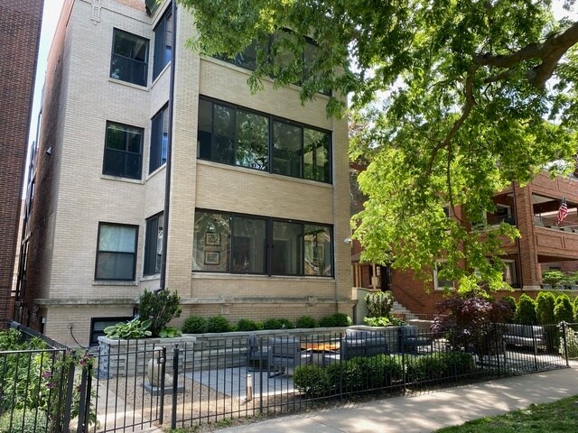 Primary Photo - 1107 W Pratt Blvd