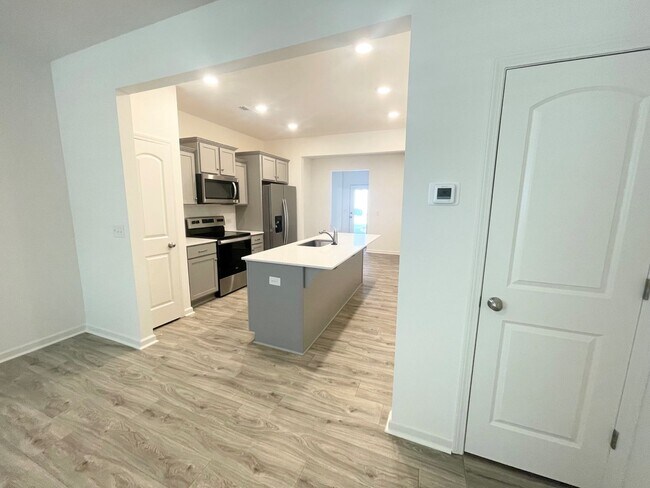 Building Photo - BEAUTIFUL 2 Bedroom Townhome in Mooresville AVAILABLE NOW